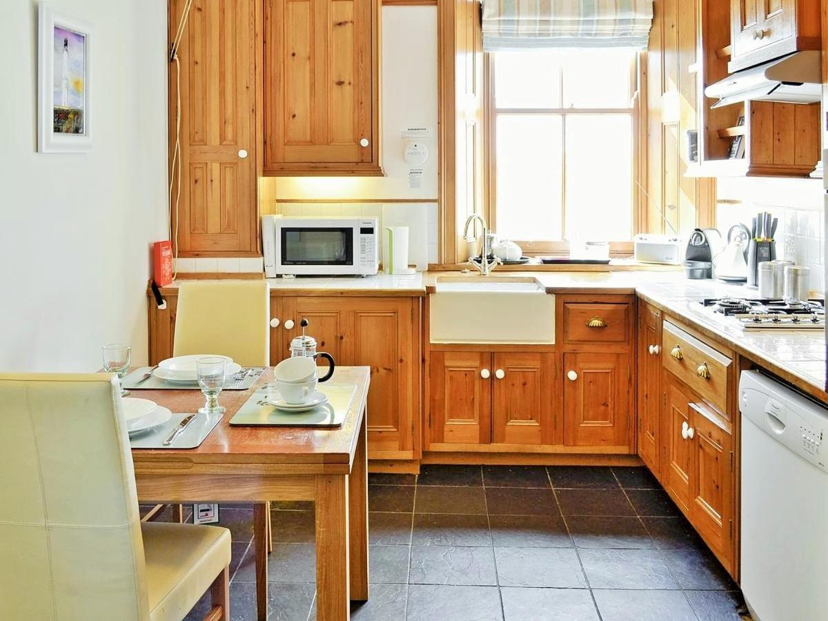 Aberdeen Lighthouse Cottages - Coastal, Dolphins Екстериор снимка