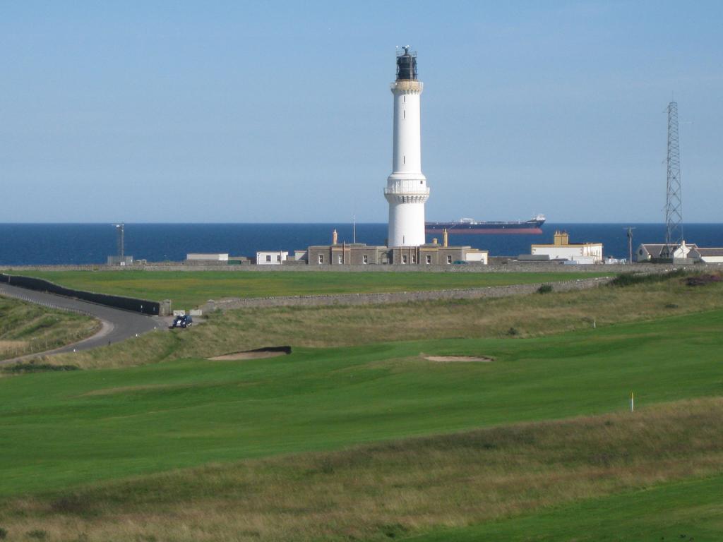 Aberdeen Lighthouse Cottages - Coastal, Dolphins Екстериор снимка