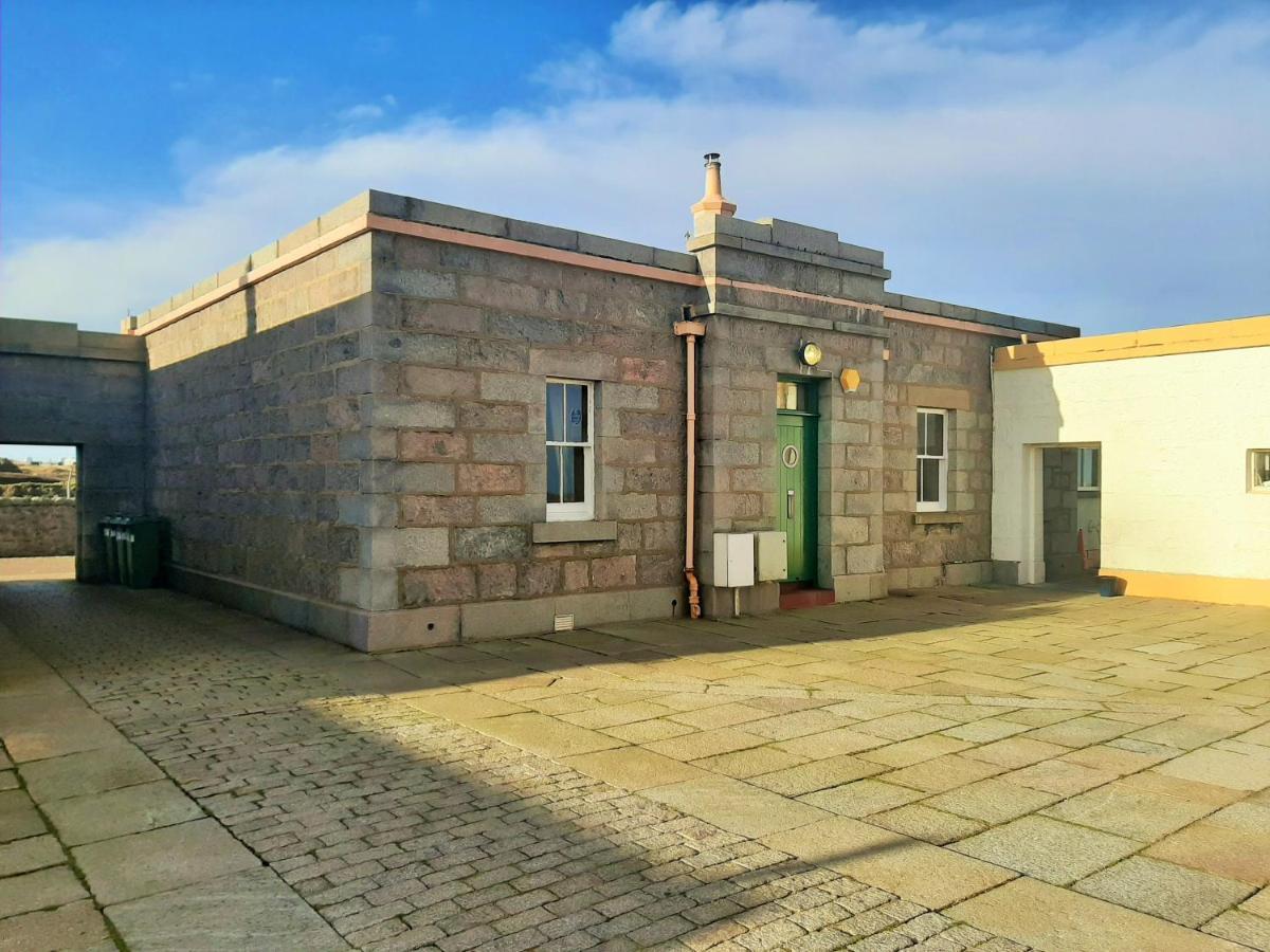Aberdeen Lighthouse Cottages - Coastal, Dolphins Екстериор снимка
